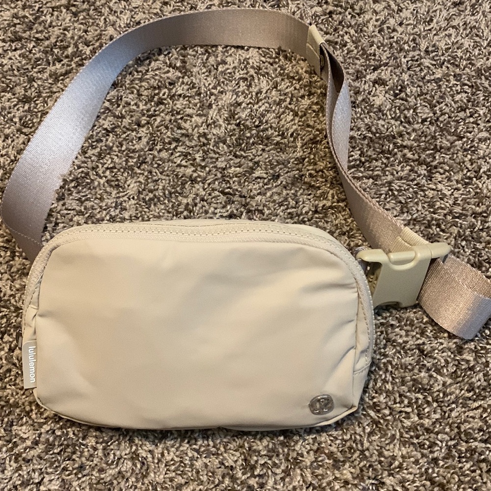 EVERYWHERE BELT BAG *EXTENDED STRAP
Trench